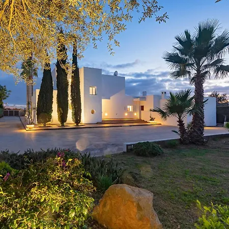 Near Ibiza Town Sleeps 8 - Fluxa Vila