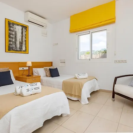 Vila Near Ibiza Town Sleeps 8 - Fluxa *